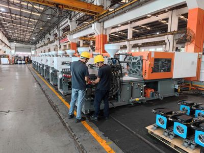 穩中求進·觀坪山② 穩訂單、抓研發，年產20000臺注塑機與汽車美容服務并舉